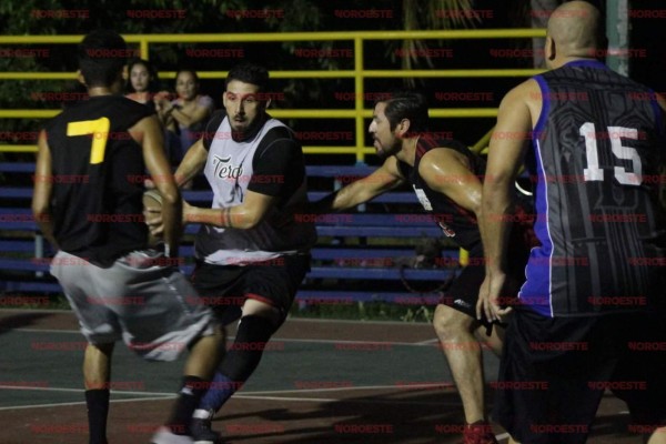Frena Picudos del Itmaz regata de Escuela Npautica en el Torneo de Baloncesto de Segunda Fuerza