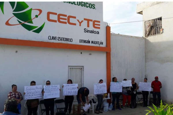 Exigen padres seguridad para alumnos del CECyTE, en Mazatlán