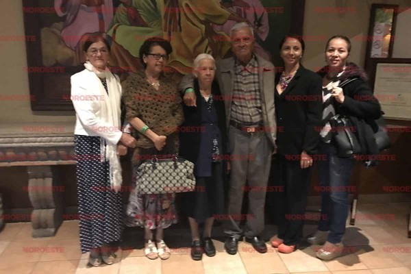 Arcelia Rendón y Felipe Rendón festejan 64 años de amor / El Rosario