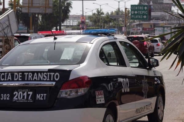 En Mazatlán, patrullas municipales circulan sin placas