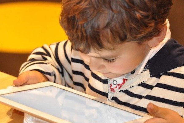 Informe de la UNICEF alerta sobre los peligros del mundo digital para los menores de edad