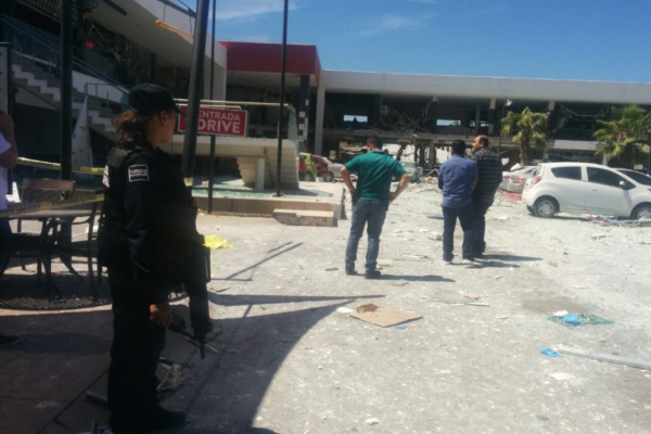 Desconocen causa de explosión en Plaza Lemaz en Culiacán