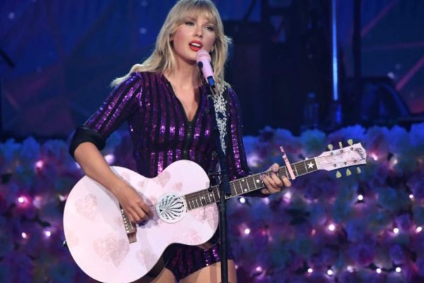 Taylor Swift sorprende a fans con nuevo disco 'Evermore'; Rodrigo Prieto colabora con ella