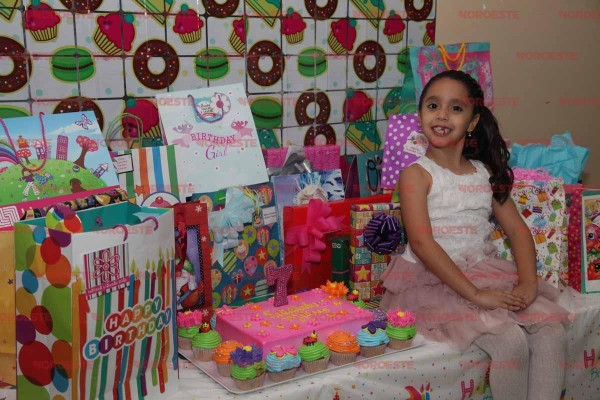 Melissa Galván Sandoval es consentida en sus 7 años