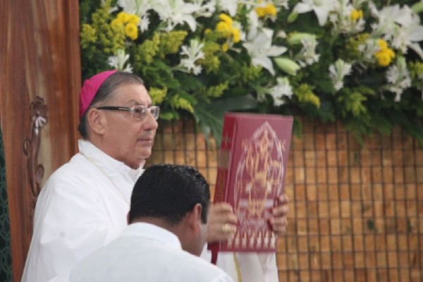 Llama Obispo de Mazatlán a no ver a las mujeres como un objeto