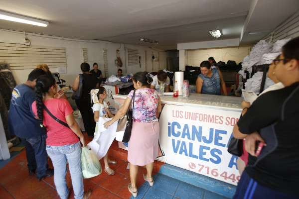 Inicia entrega de útiles y uniformes gratuitos en Sinaloa