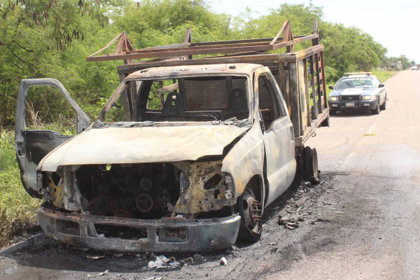 Se quema camioneta con combustible, en Culiacán