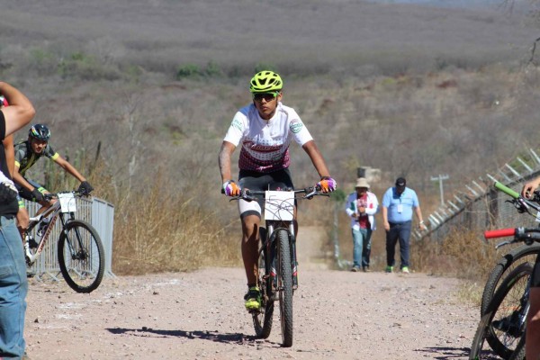 Culiacán y Escuinapa dominan la montaña al iniciar Olimpiada Estatal de Ciclismo