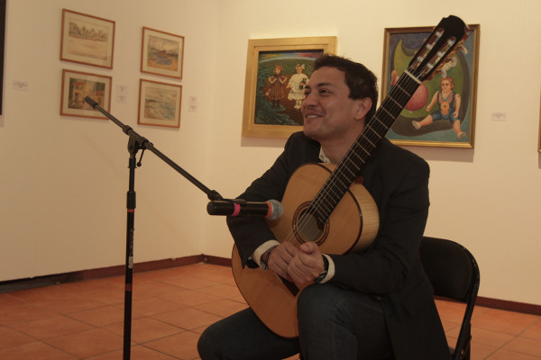 Comparte Francisco Bibriesca su amor por la guitarra