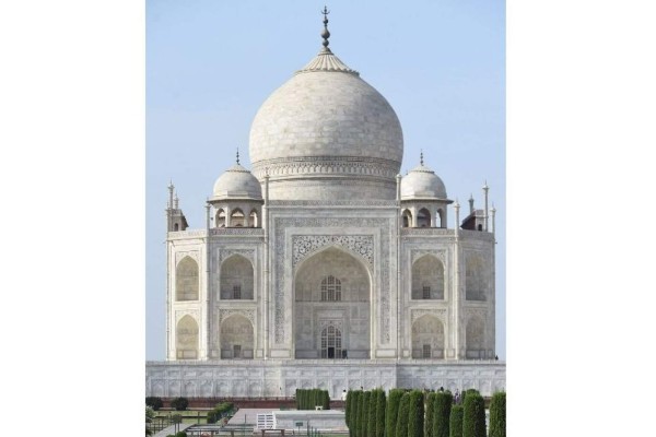 Intentarán limpiar la cúpula del Taj Mahal