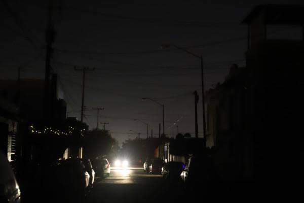 Debido a la alta demanda de electriciad, en varias partes de México, incluido Sinaloa, se registraron apagones.