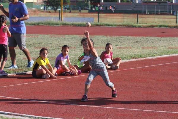 Las niñas destacan en la tercera jornada de la Liga de Atletismo
