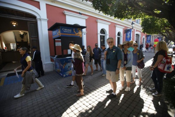 Llegan a Mazatlán miles de turistas en crucero Grand Princess