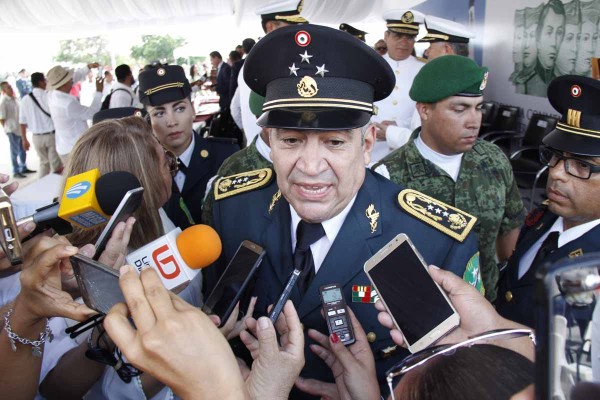 General de División Juan Ernesto Antonio Bernal Reyes, comandante de la Tercera Región Militar, minimiza los hechos violentos en la sierra de Concordia.