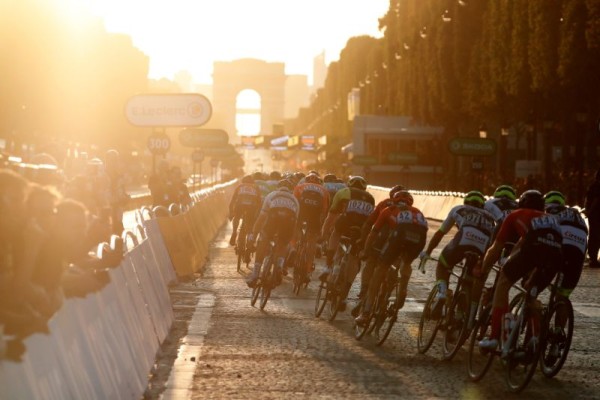La UCI mantiene 22 equipos de 8 corredores para las 3 grandes eventos de ciclismo
