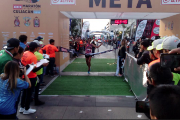 El guanajuatense Jesús Armando Torres gana los 21 kilómetros en el Maratón Internacional de Culiacán