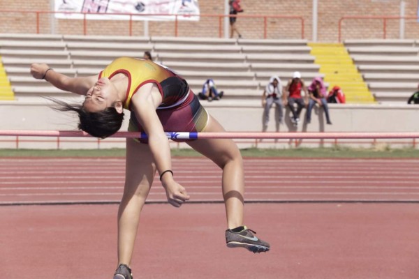 Brinca Blanca Sánchez por su segundo oro en la Olimpiada Regional