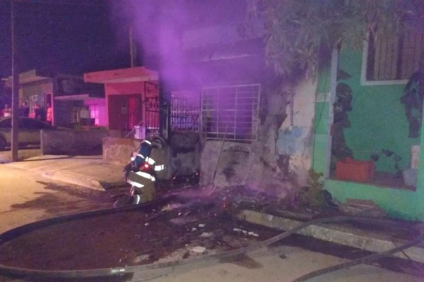 Incendio en casa causa movilización, en Mazatlán