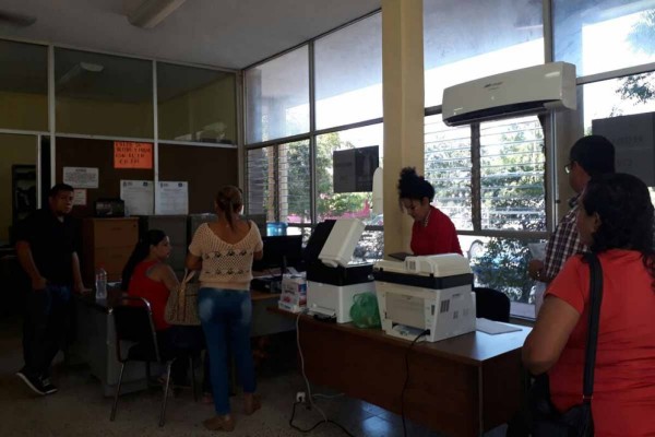 Denuncian mal servicio en el Registro Civil, en Escuinapa