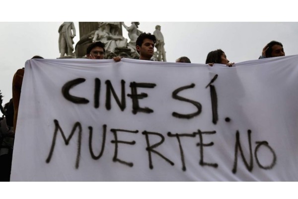 #NoSonTresSomosTodxs: la CdMx se une al dolor por estudiantes asesinados (de Peña, nada aún)