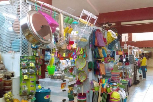 Piden a comerciantes de plásticos respetar visibilidad de puestos en Escuinapa