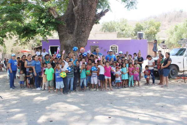Celebran a niños de la zona serrana de Rosario en su día