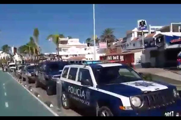 Expulsa Gobierno de Mazatlán a vendedores del malecón