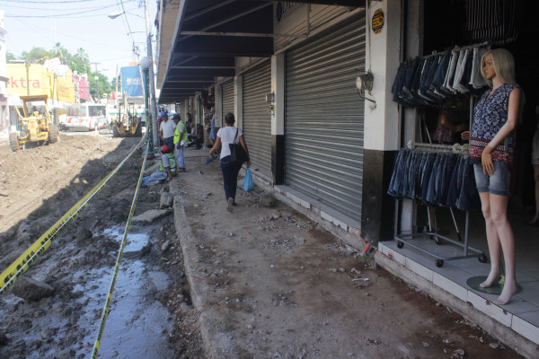 Crece malestar y caos por obras del Centro de Mazatlán