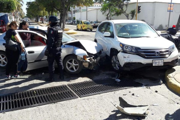 Choque en la Palos Prietos deja una persona lesionada, en Mazatlán