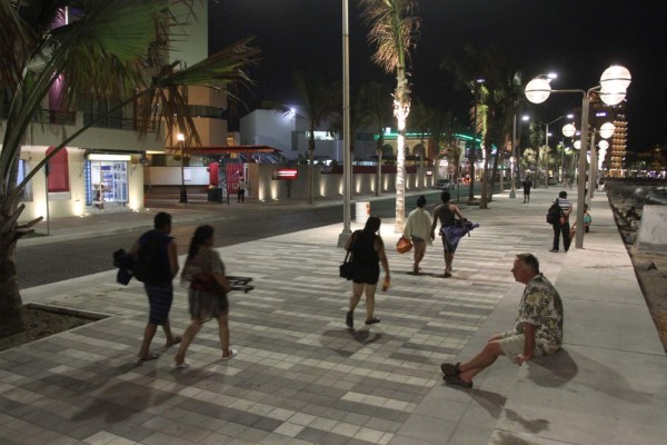 ‘Afloran’ desventajas por el Olas peatonal en Mazatlán