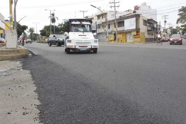 ‘Liberan’ flujo vial en obra de reencarpetado en Mazatlán