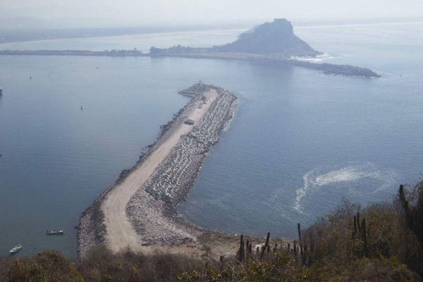 Lanzarán en abril licitación del dragado del puerto de Mazatlán