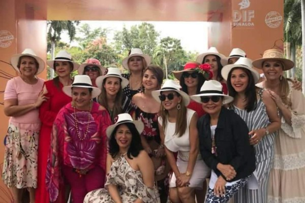 Lucen sombreros creativos en evento del DIF Sinaloa