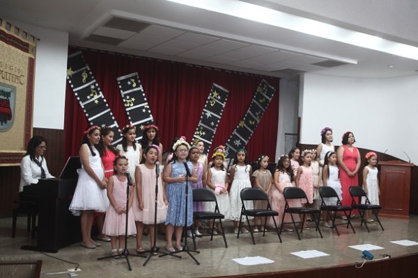 Alumnas del Colegio Chapultepec deleitan con música