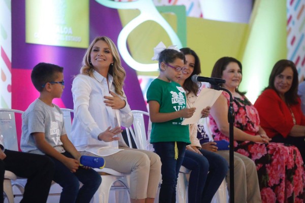 Arranca Angélica Rivera entrega de 30 mil lentes para niños de Sinaloa