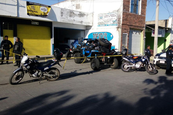 Asesinan a balazos a un hombre en un taller en Mazatlán