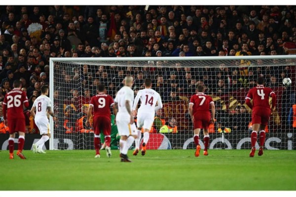 Derrota Liverpool a la Roma, por 5-2