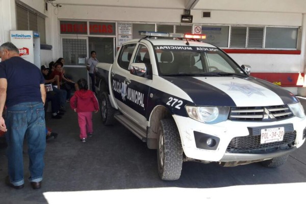 Acusa madre de familia abuso de Policía Municipal de Mazatlán