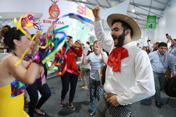 Despiden el Tianguis Turístico de Mazatlán con fiesta del público
