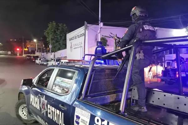 Fueron familiares los que transportaron al herido en un vehículo particular hacia el centro médico, tras el ataque a balazos. Fueron familiares los que transportaron al herido en un vehículo particular hacia el centro médico, tras el ataque a balazos.