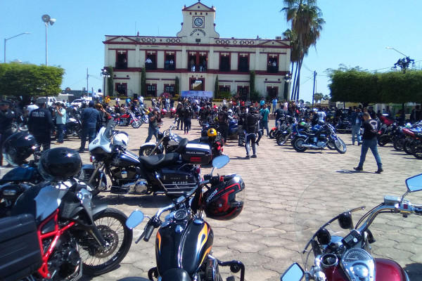 Rugen los motores 'bikers' en El Rosario