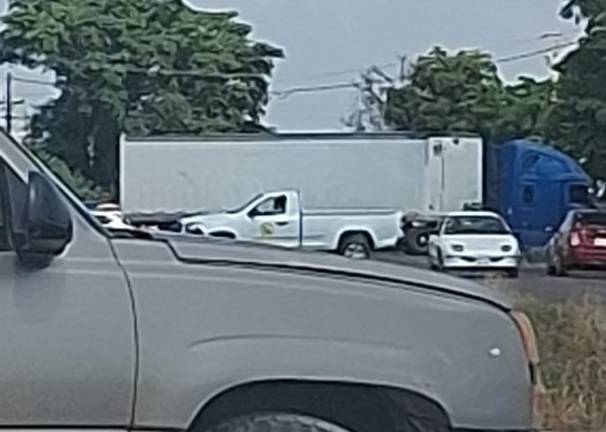 Bloquean carretera ‘La 50’, en Navolato; SSPE confirma liberación Bloquean carretera ‘La 50’, en Navolato; SSPE confirma liberación