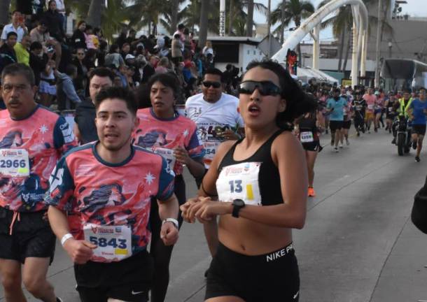 Rodrigo González y Elvia Carranco imponen su ritmo en los 5K del Gran Maratón Pacífico