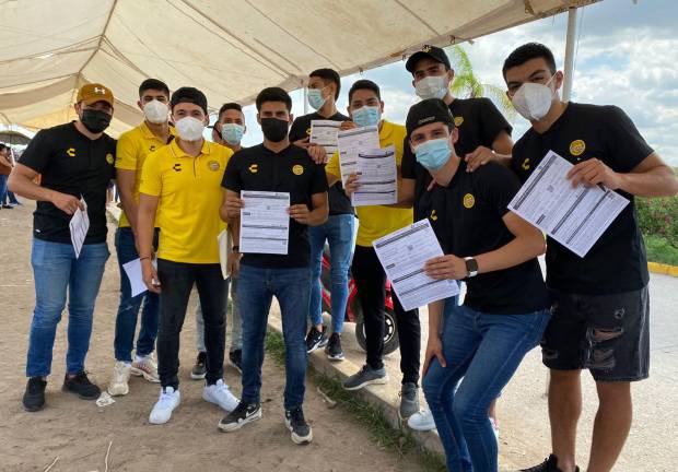 Deportistas e influencers invitan a jóvenes a vacunarse contra el Covid-19 en Sinaloa