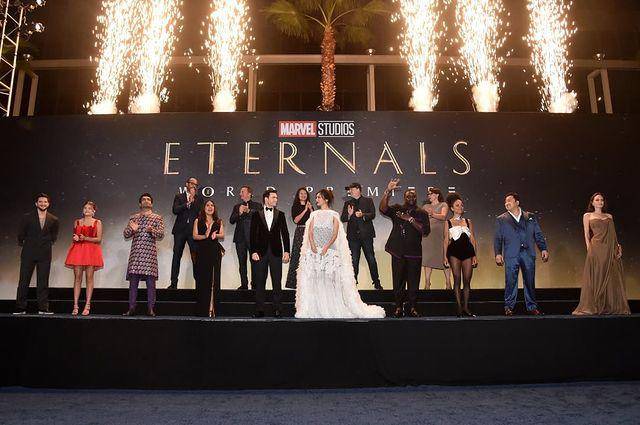 Salma Hayek y Angelina Jolie deslumbran en estreno de ‘Eternals’; fueron acompañadas de sus hijos