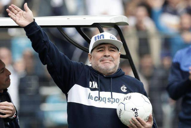 Diego Maradona dirigió a Gimnasia y Esgrima, en el futbol argentino.