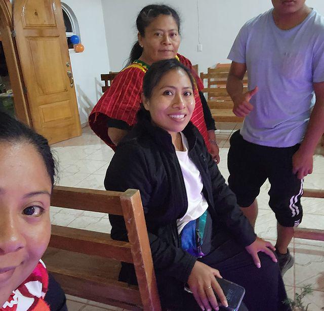 $!Celebra Yalitza Aparicio posada en familia en su natal Tlaxiaco, Oaxaca