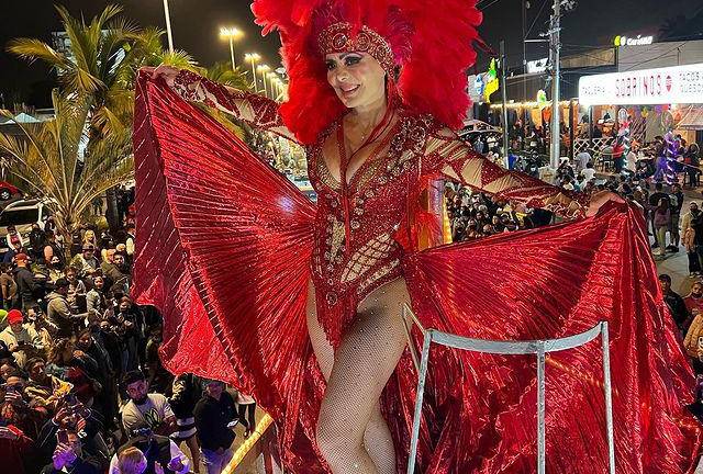 Brilla Maribel Guardia en el Carnaval de Mazatlán