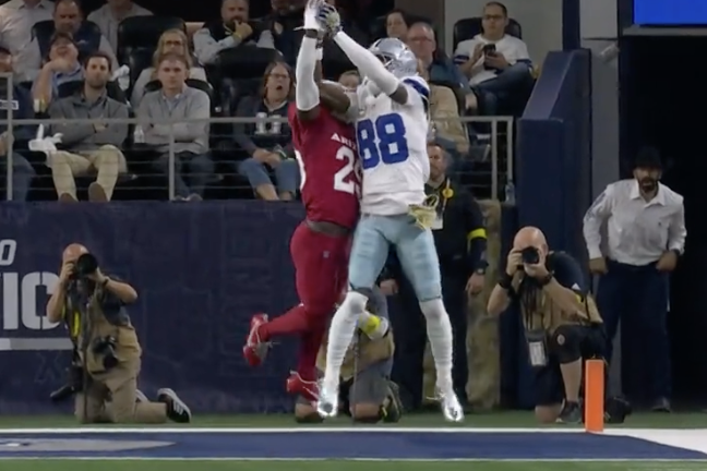 La defensiva de los Cardinals apretó en el momento preciso a la ofensiva de los Cowboys. La defensiva de los Cardinals apretó en el momento preciso a la ofensiva de los Cowboys.