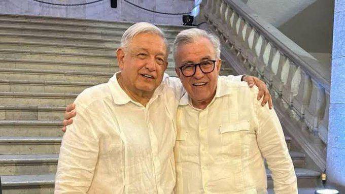 El Gobernador de Sinaloa Rubén Rocha Moya felicita al ex Presidente de México Andrés Manuel López Obrador. El Gobernador de Sinaloa Rubén Rocha Moya felicita al ex Presidente de México Andrés Manuel López Obrador.